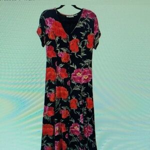 Elegant Floral Maxi Dress in Black and Red